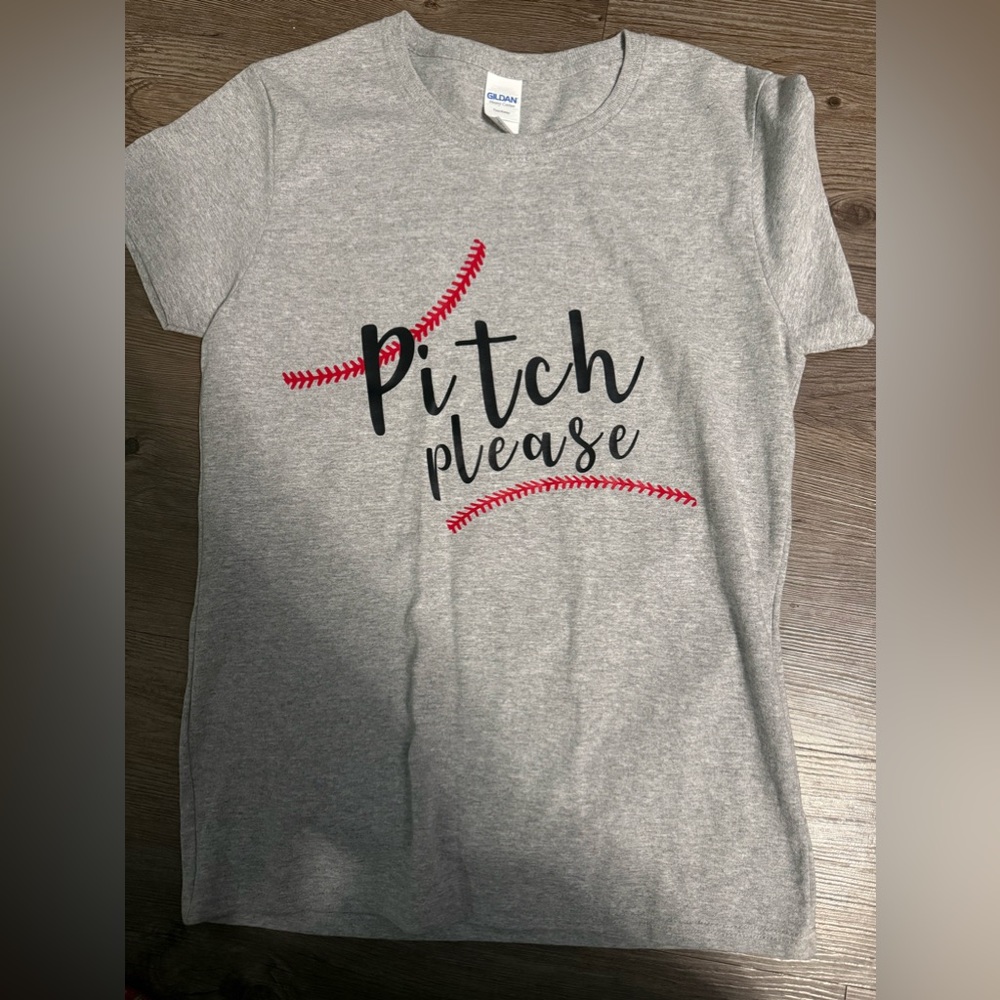 Gildan Heavy Cotton Tee 
📏 Size: Medium (Ladies)
🎨 Color: Heather Gray